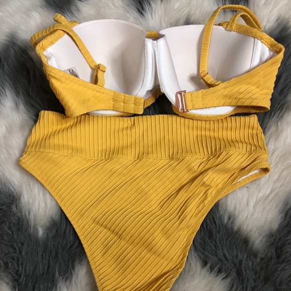 NWOT Women’s bikini top and bottom. - Picture 2 of 4